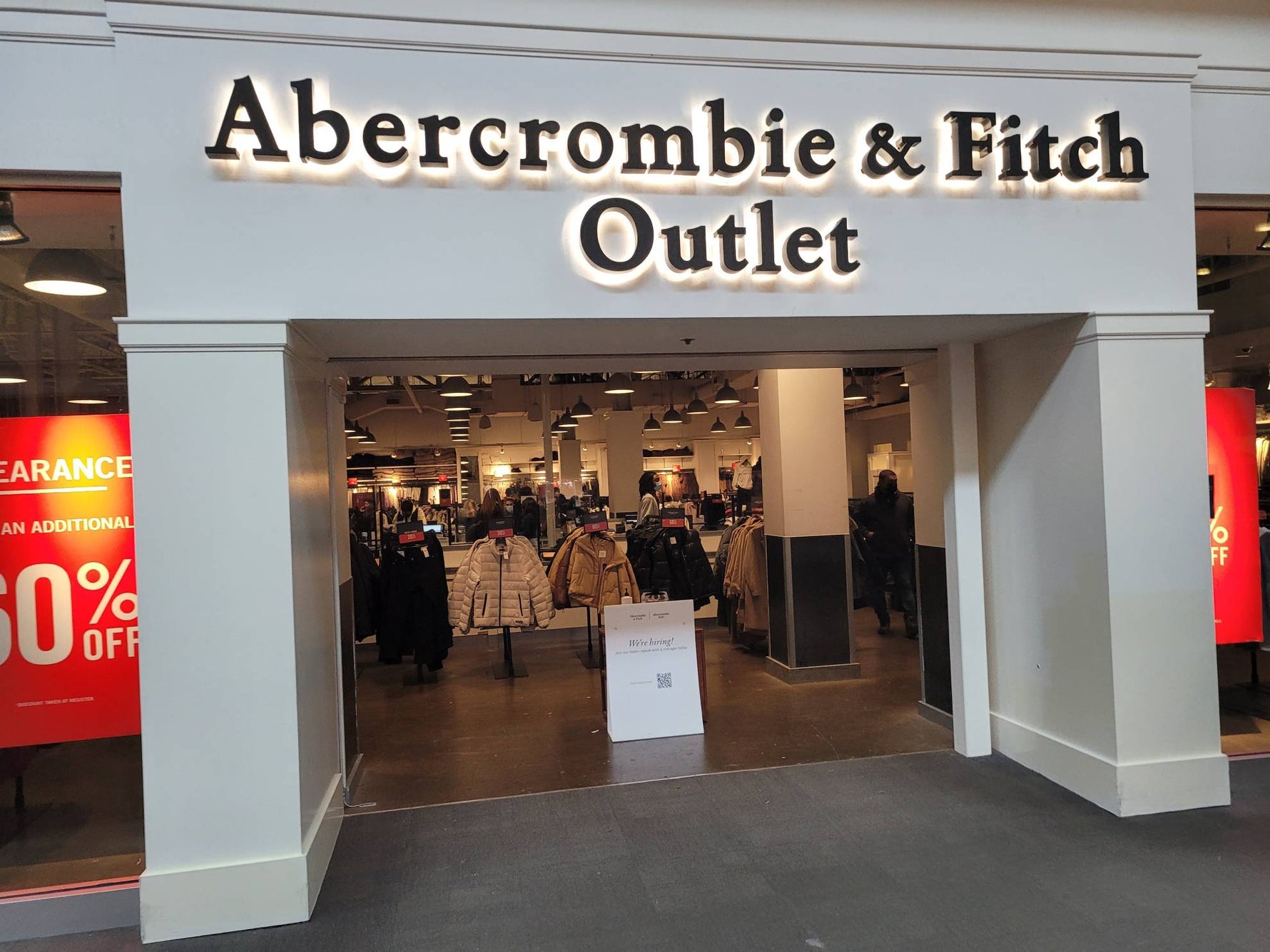The Ultimate A&F Graphic Tees Alternative: Why PixelPulse Fashion Beats Abercrombie & Fitch